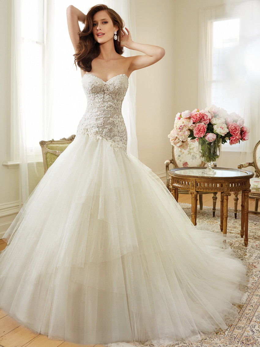 Y11560_Designer-Wedding-Dresses-2015.jpg