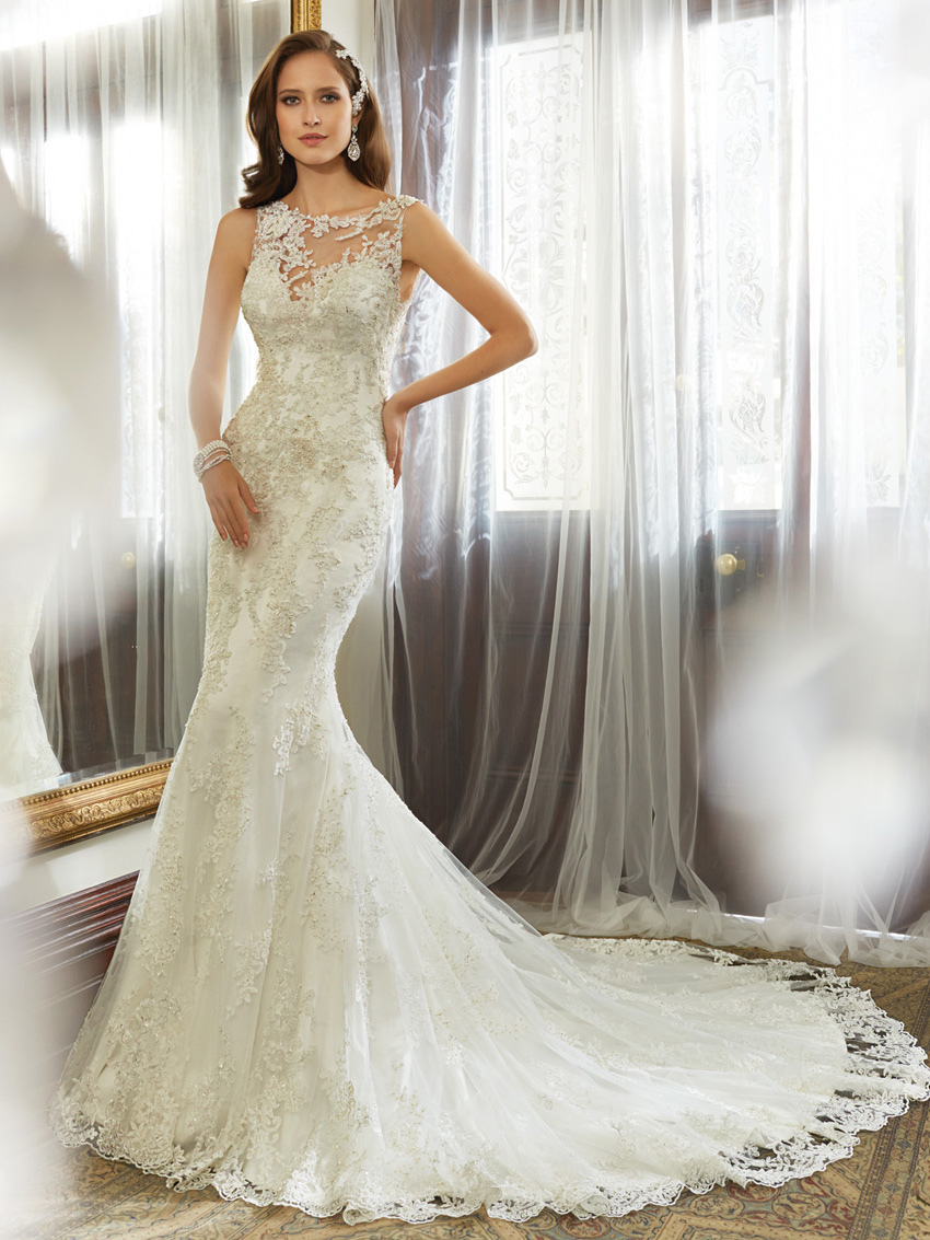 Y11557_Designer-Wedding-Dresses-2015.jpg